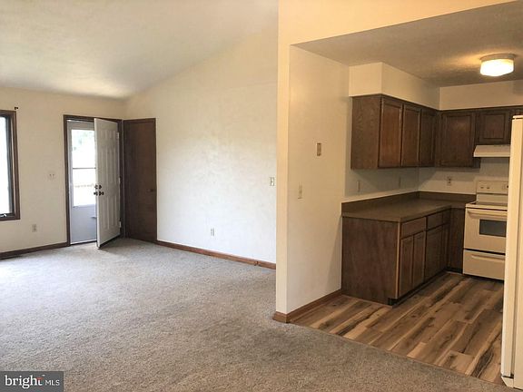 4th image of 11029 Blake Ln