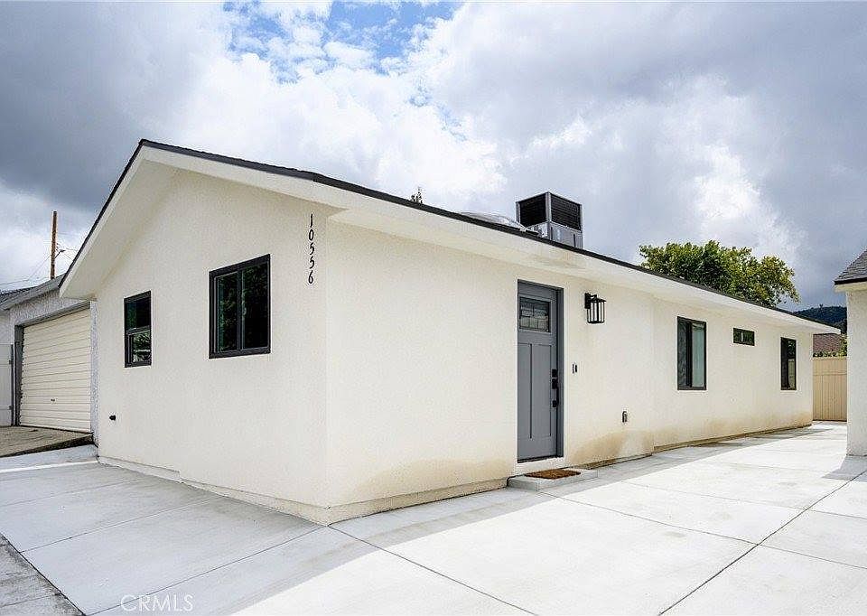 1st image of 10556 Leolang Ave