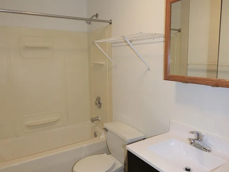 13 11th Ave NE #2 — Photo 7