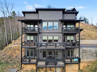 617 Big Bear Ridge Rd, Gatlinburg, TN 37738