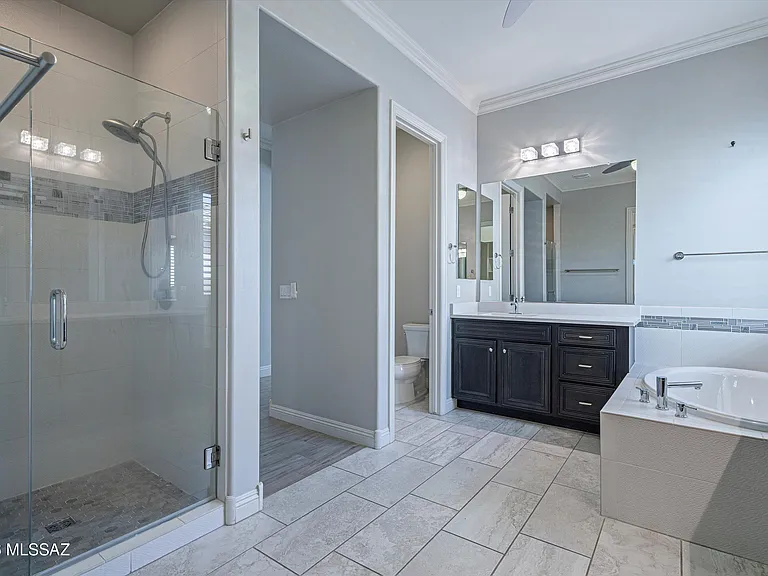 2447 N Wychwood Ct — Photo 24