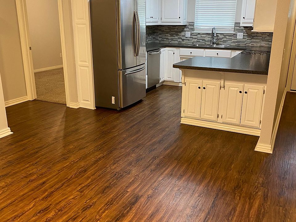 2nd image of 200 Fox Run Pl