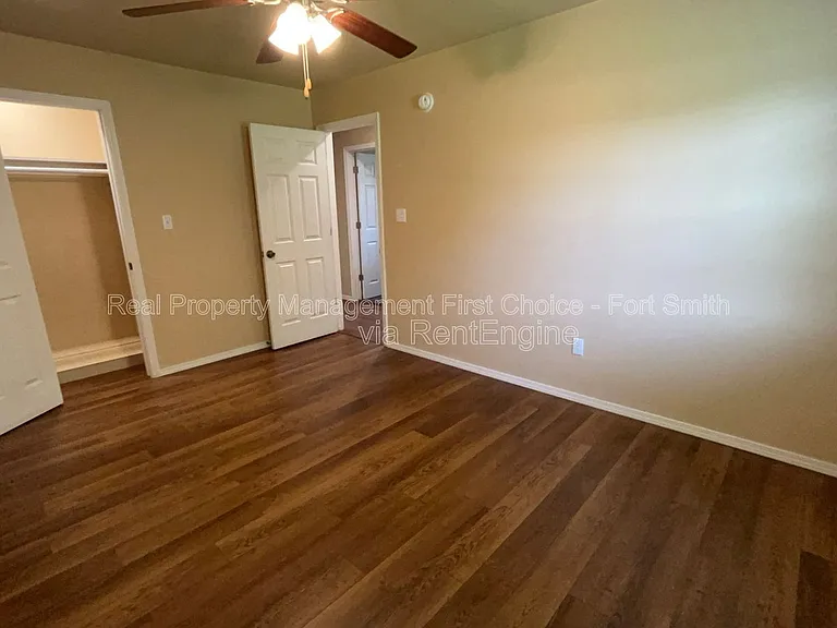 16 Charmont Dr — Photo 21