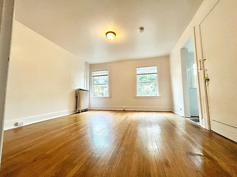 1522 E Olive Way — Photo 15