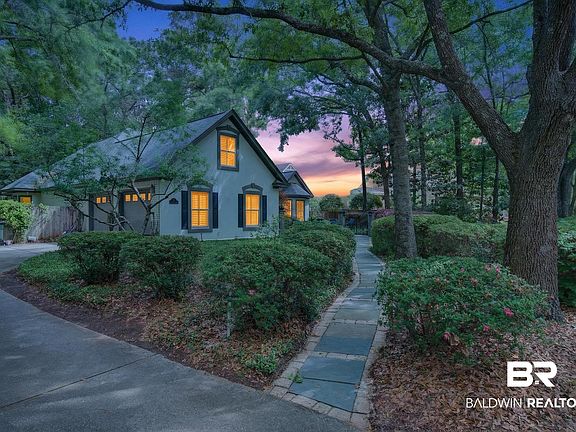3rd image of 4 Greenbrier Ln