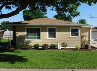 909 3rd St, Gibbon, NE 68840