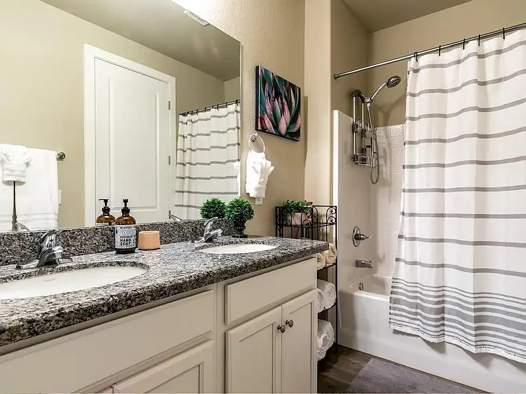 2556 W Clement Cir — Photo 20