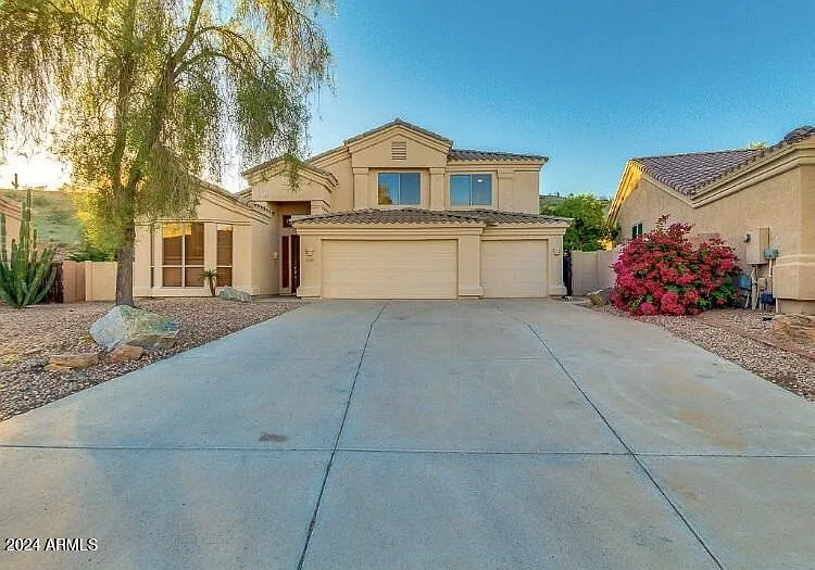 4 bed, 2.5 bath, 3000 sqft, $4,900 — Photo 2
