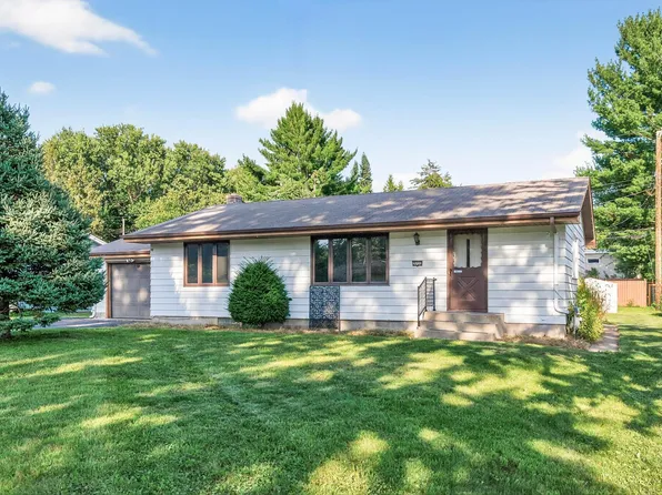 2730 Fernwood St, Roseville, MN 55113