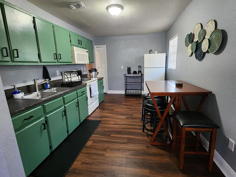 714 Texas Ave — Photo 3