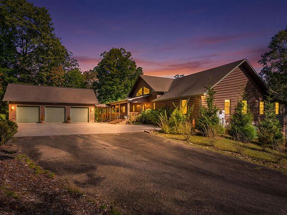 2nd image of 200 Twelve Oaks Trl