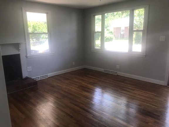2nd image of 25509 Surry Ave