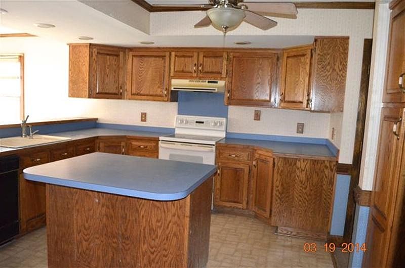 2nd image of 3220 Starmount Dr