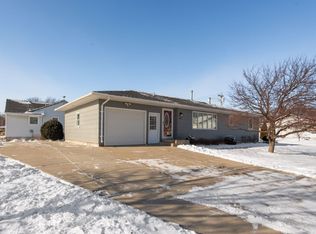 1315 Pryor Ave N, Glencoe, MN 55336