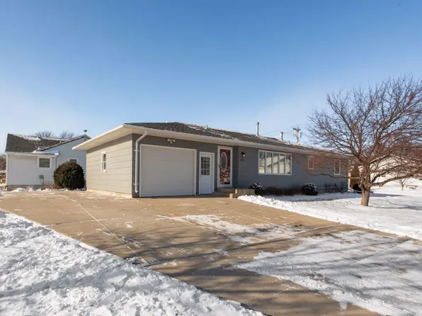 1315 Pryor Ave N, Glencoe, MN 55336