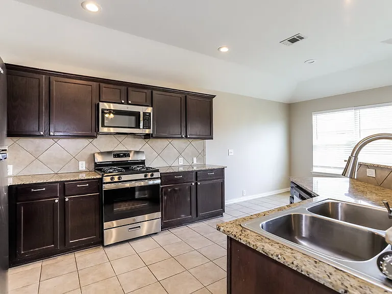 1813 Sparrow Ln — Photo 5