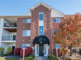 250 Hidden Ridge Ct APT 204, South Park, PA