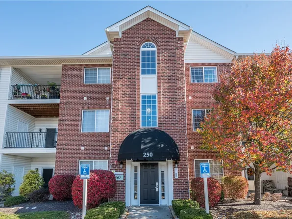 250 Hidden Ridge Ct APT 204, South Park, PA 15129