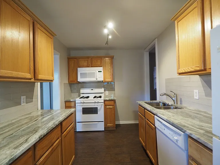 4508 Bennett Ave — Photo 4