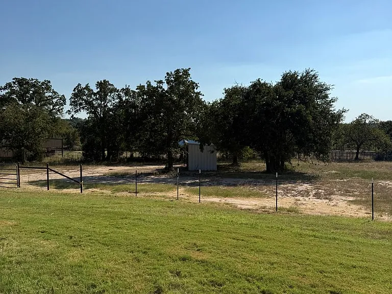 401 Old Authon Rd — Photo 31