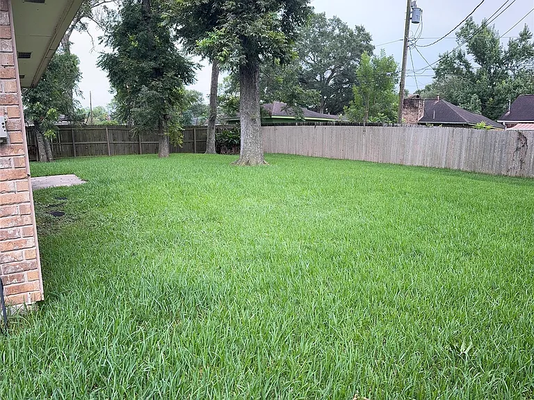 109 Mistletoe St — Photo 10