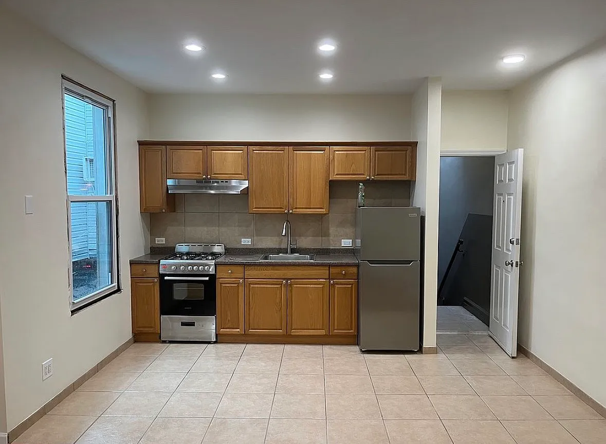1 bed, $2,350 — Photo 1