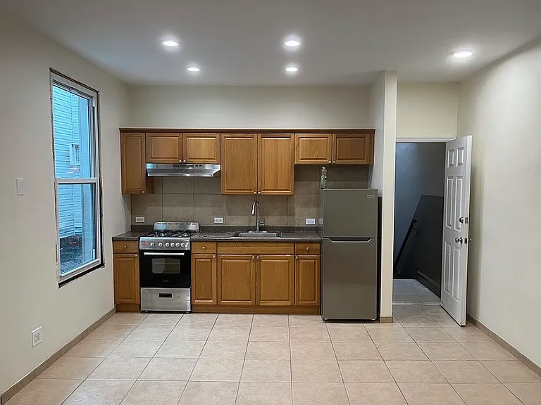 4002 Bell Blvd #2R — Photo 1