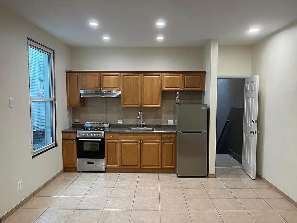 4002 Bell Blvd #2R