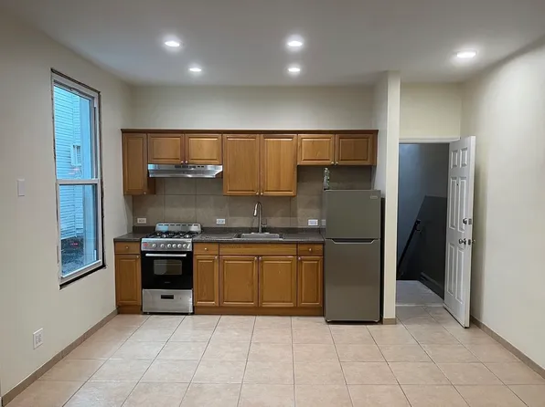 4002 Bell Blvd #2R, Bayside, NY 11361