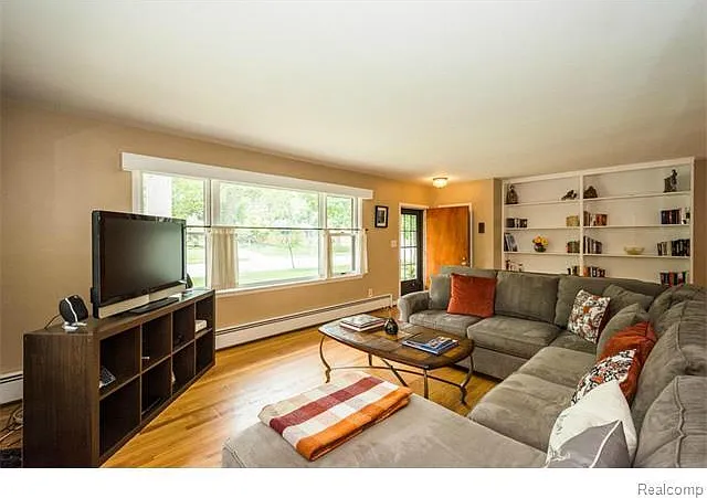 1811 Alhambra Dr — Photo 8