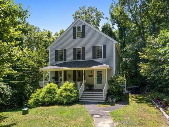 29 Colt Ln, Plymouth, MA 02360