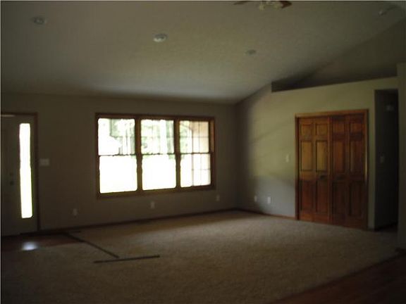 5th image of 2418 Tulip Ln