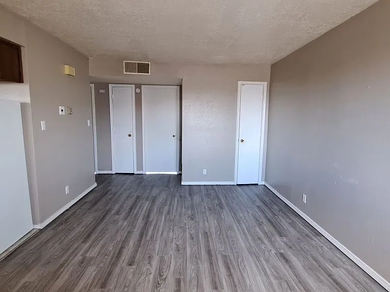 85 Darlene Road SE — Photo 3