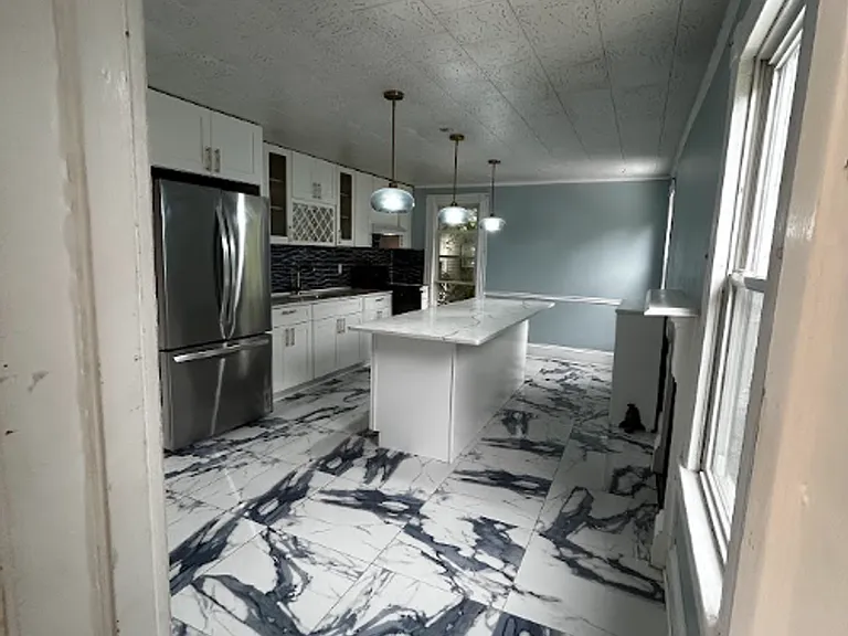 1638 Sanderson Ave — Photo 43