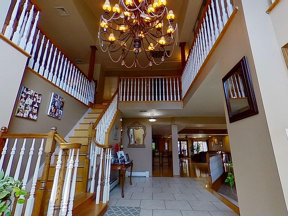3rd image of 35 Dawson Cir