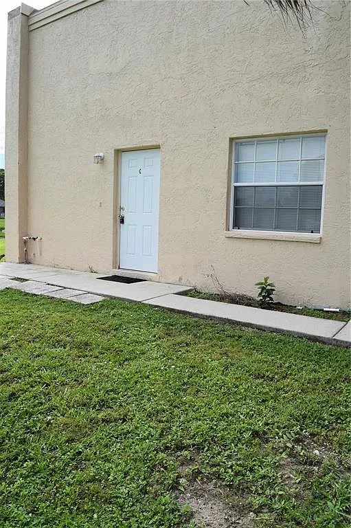 2 bed, 1.0 bath, 950 sqft, $1,350 — Photo 2