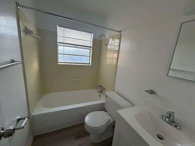 Pine Ridge Apartments at Shalimar — Photo 12