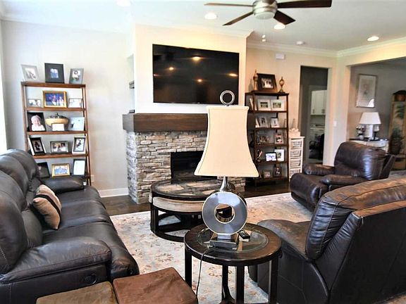 2nd image of 3333 Pomona Dr