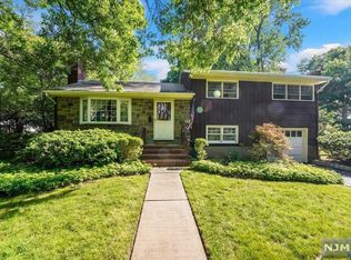 8 Linden Rd, Ho Ho Kus, NJ 07423