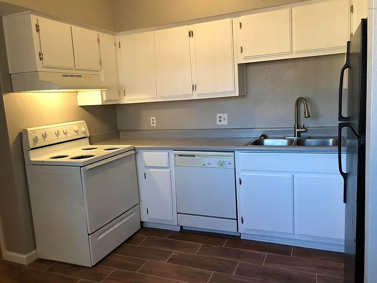 2844 E Marconi Ave — Photo 3