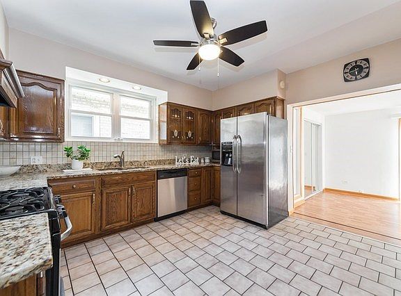 5th image of 2927 N 77th Ave