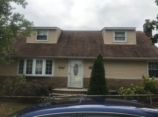 2039 Belmont Ave, Elmont, NY 11003