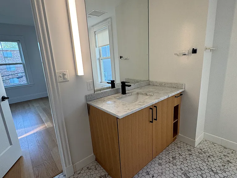 87 Gardner St — Photo 38