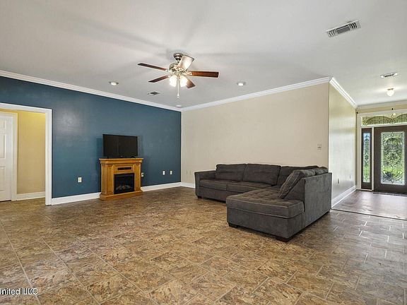 5th image of R 17170 Magnolia Cove Dr