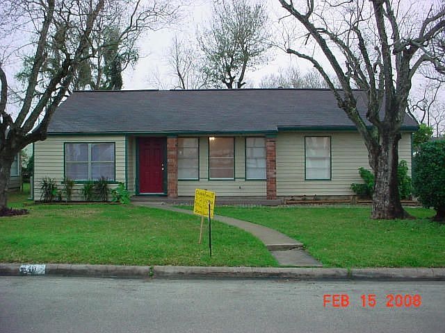 413 E. 2nd St., Deer Park