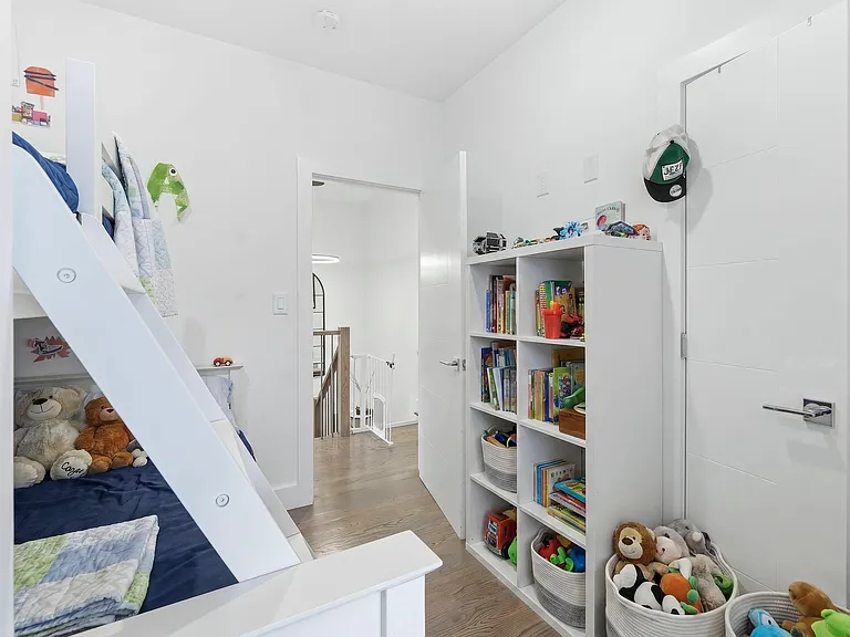 290 Griffith St #1 — Photo 19