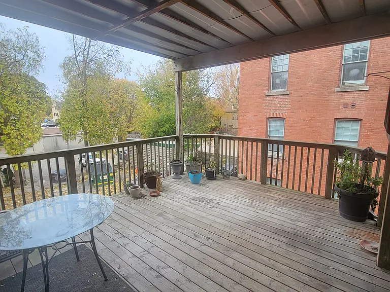 300 Princess Ave — Photo 10