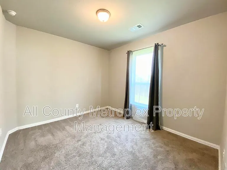 1602 Emerald Brook Ct — Photo 3