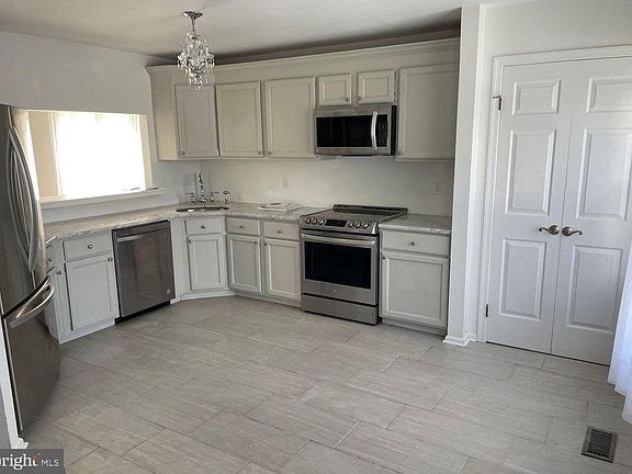 2nd image of 3906 Fox Pointe Ct #3906