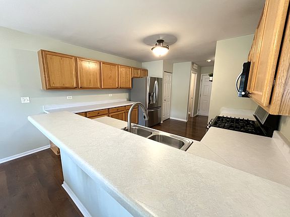 4th image of 715 Sycamore Ct